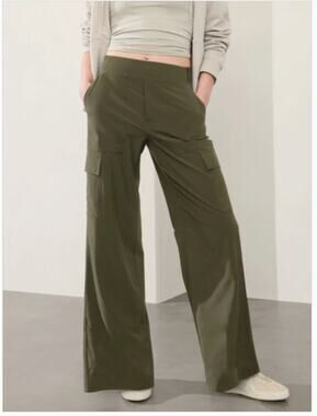 Athleta Brooklyn Heights High Rise Cargo Pant in Aspen Olive Green size 16